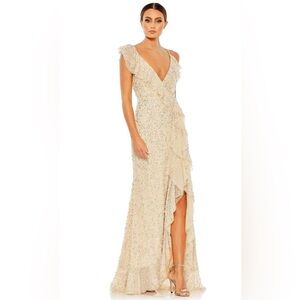 BRAND NEW WITH TAGS! Beautiful 😍 🤩 Mac Duggal V-Neck ruffle front sequin gown